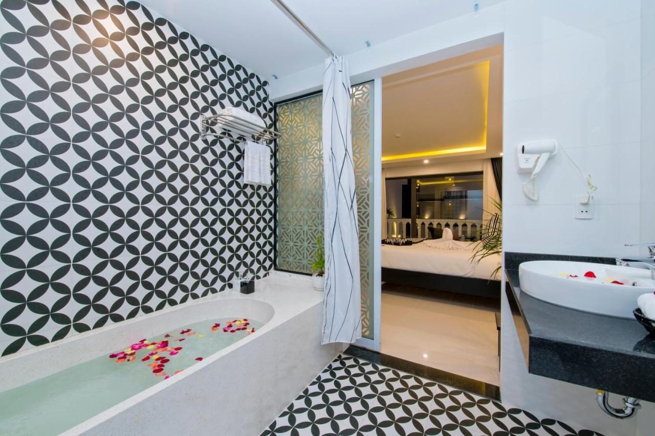 Gem Riverside Hotel Hoi An Exterior photo